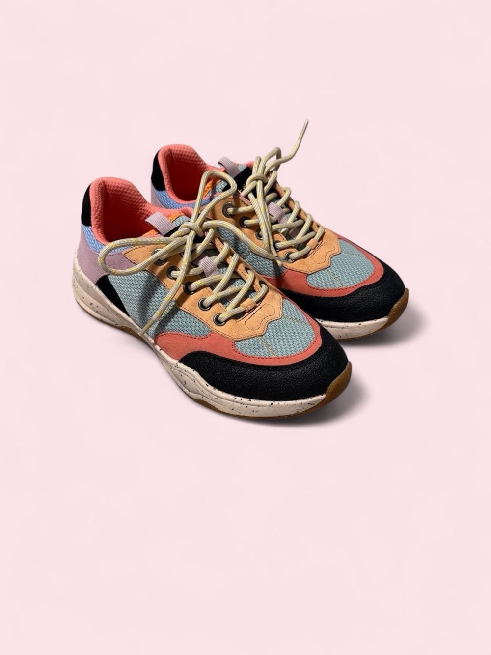Taos Footwear Women's Multicolor Athletic Sneakers in Coral, Black & Light Blue
